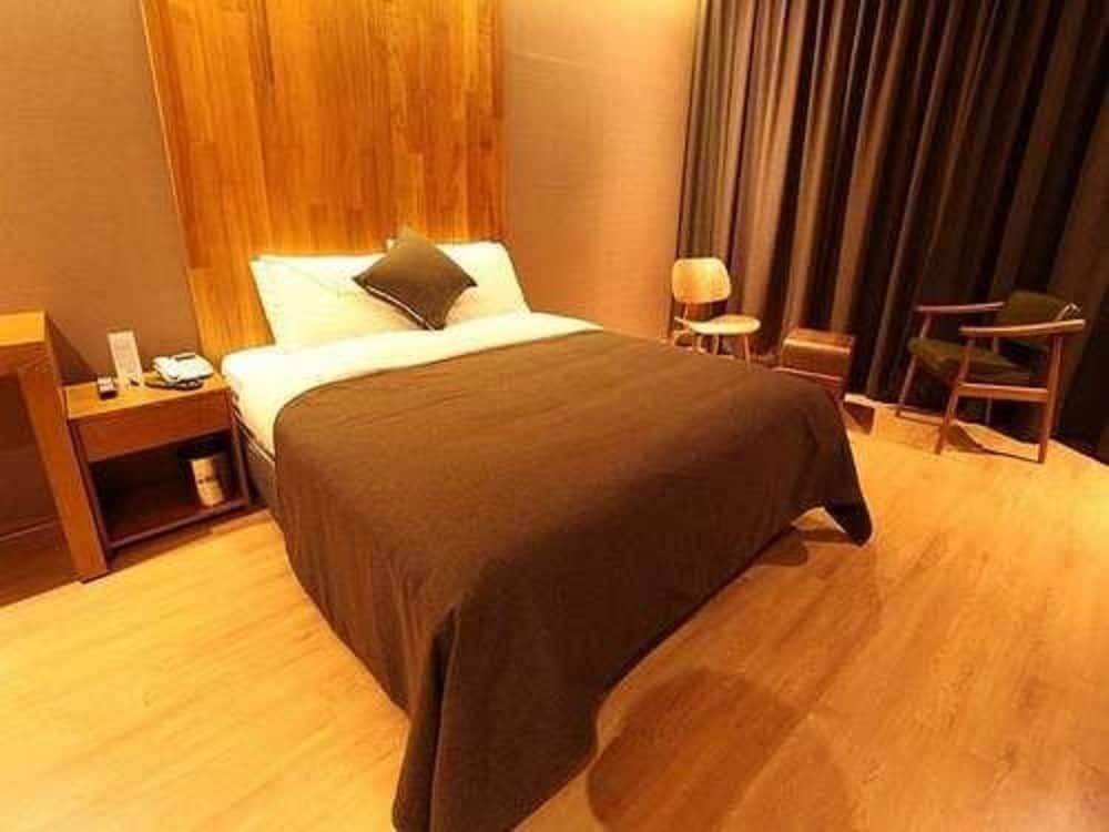 Designers Hotel The Rich Standard Double Room 3