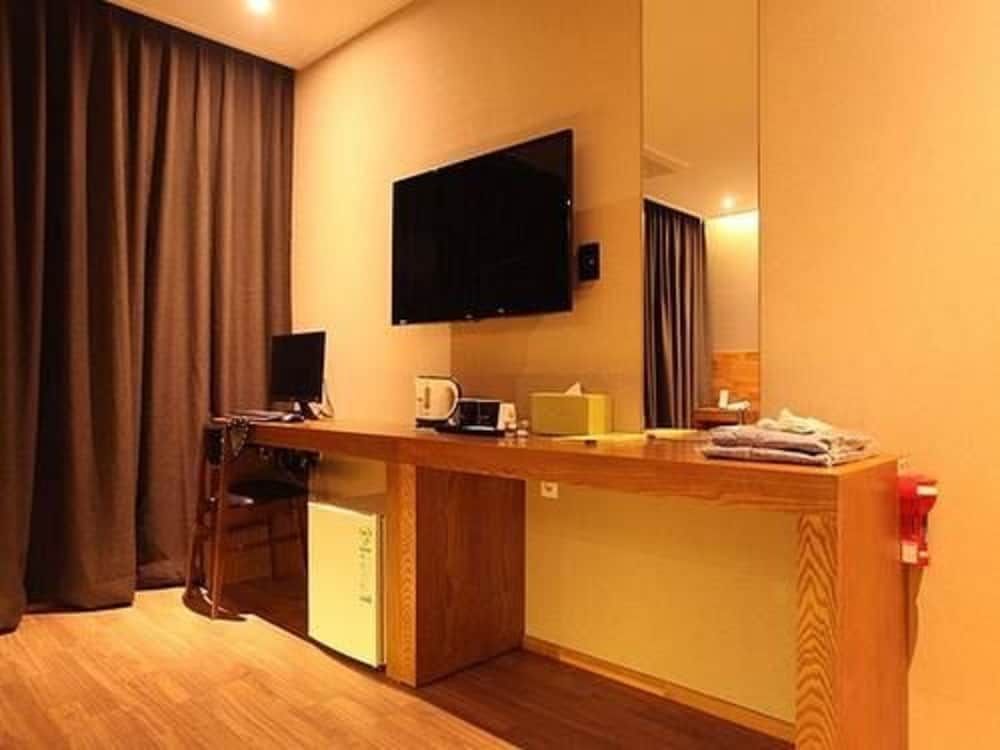 Designers Hotel The Rich Standard Double Room 12