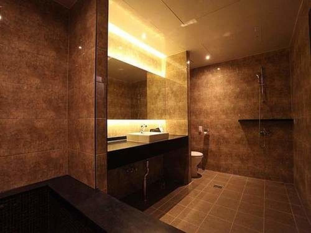 Designers Hotel The Rich Deluxe Double Room 5