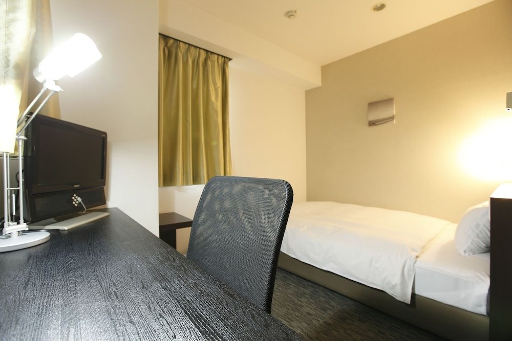 Single Room, Smoking