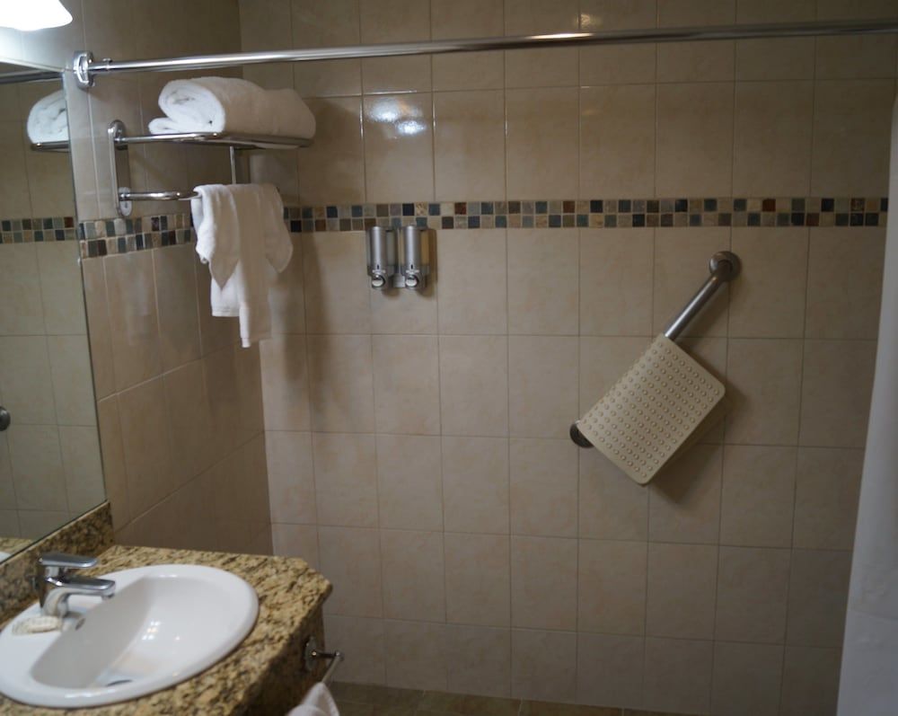 Hotel Four Seasons Deluxe Room 3