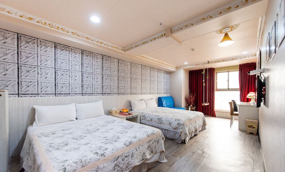 Gwawa Hotel Superior Quadruple Room, Bathtub, City View 4