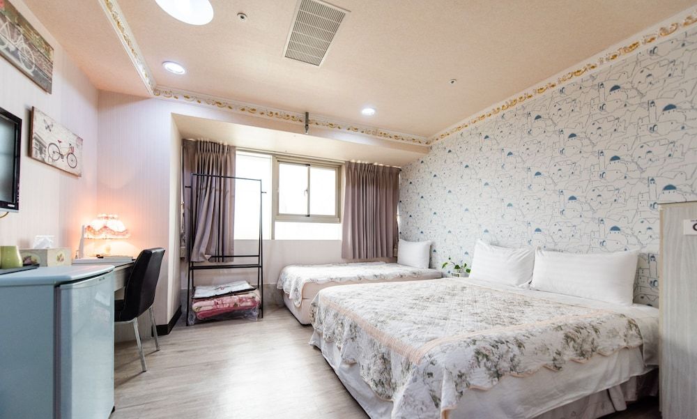 Gwawa Hotel Double Room, Bathtub, City View 11