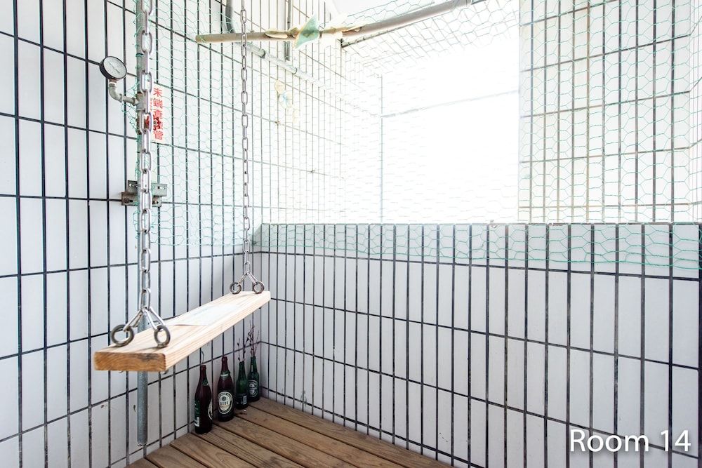 Gwawa Hotel Standard Room, Bathtub, City View 8