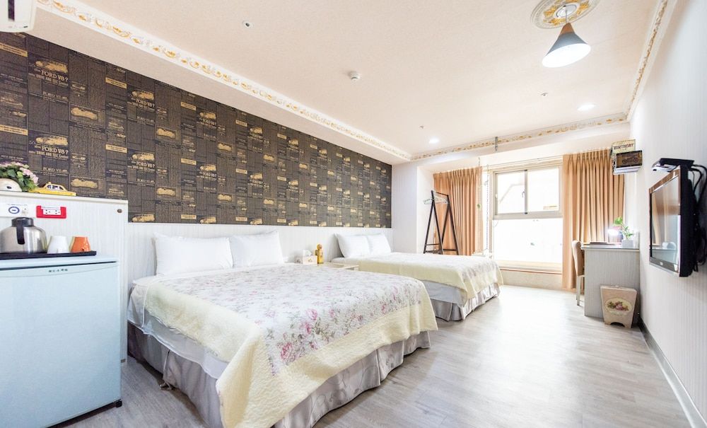 Gwawa Hotel Superior Quadruple Room, Bathtub, City View 8