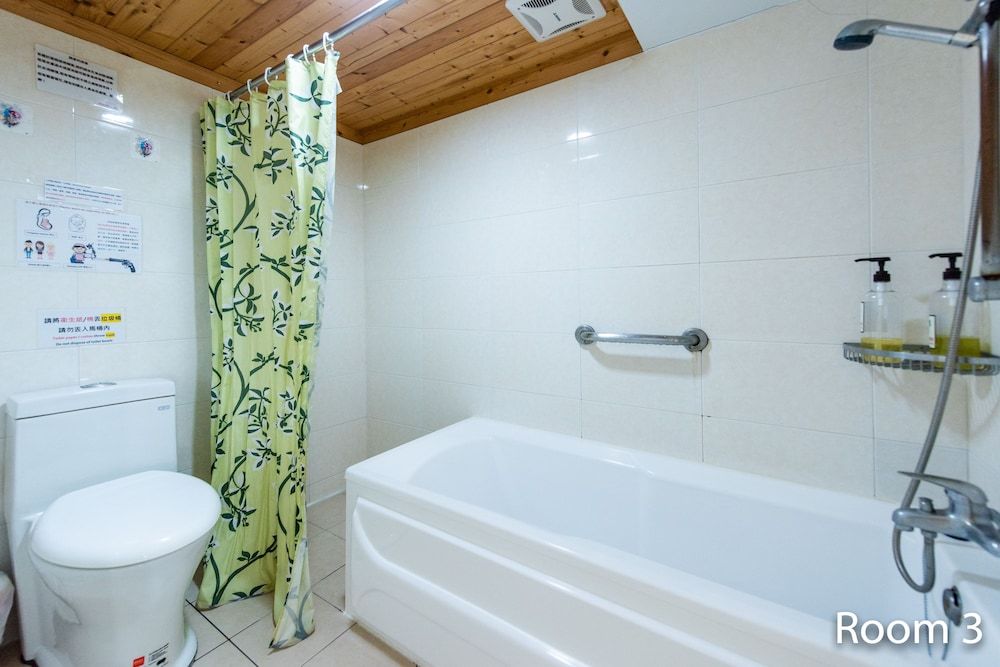 Gwawa Hotel Standard Room, Bathtub, City View 14