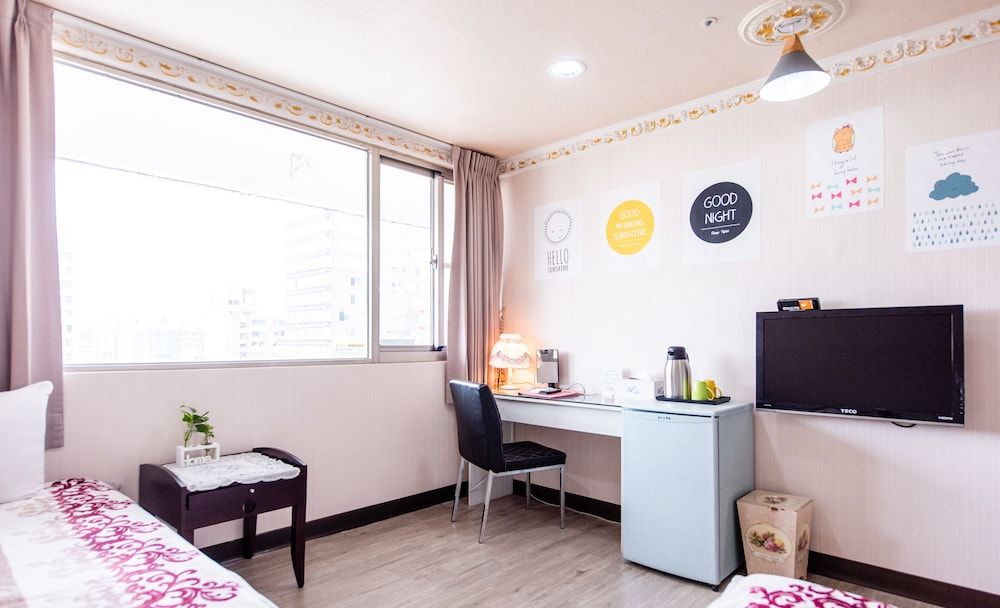 Gwawa Hotel Standard Room, Bathtub, City View 20