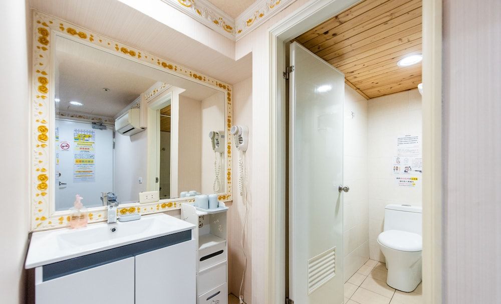 Gwawa Hotel Standard Room, Bathtub, City View 12