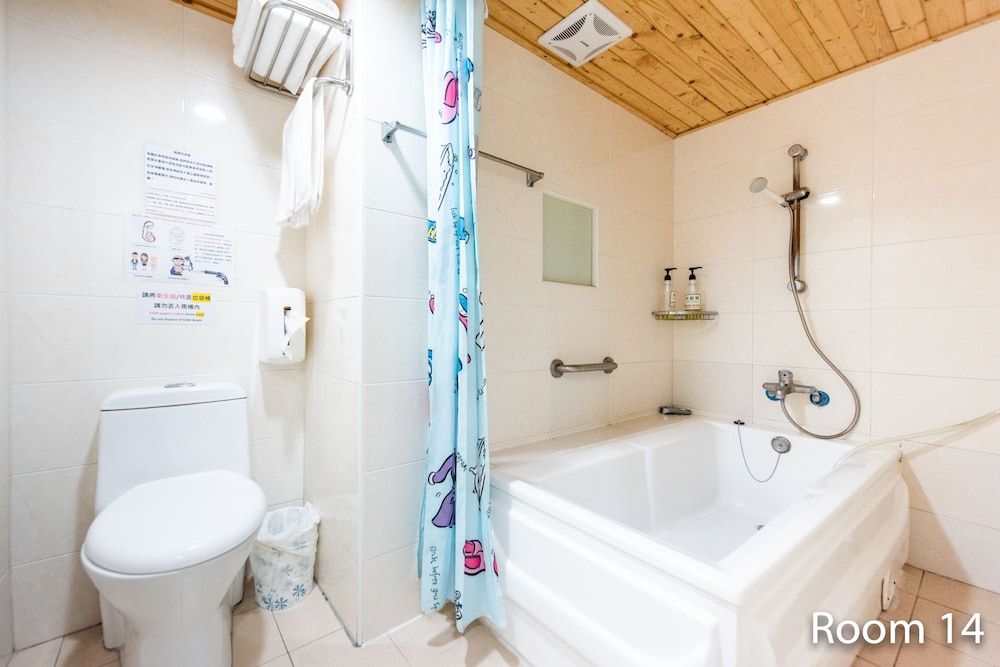 Gwawa Hotel Standard Room, Bathtub, City View 18