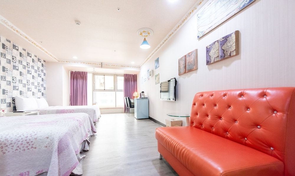 Gwawa Hotel Superior Quadruple Room, Bathtub, City View 3