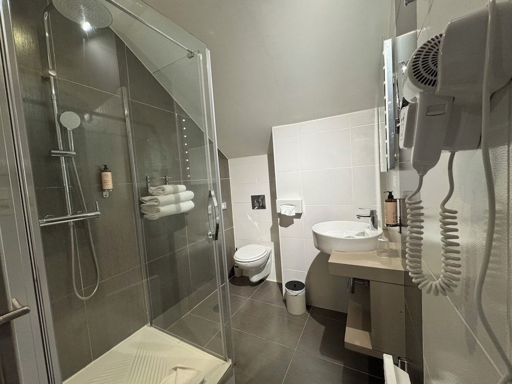 Best Western Blois Chateau Superior Room, 2 Twin Beds, Non Smoking 4