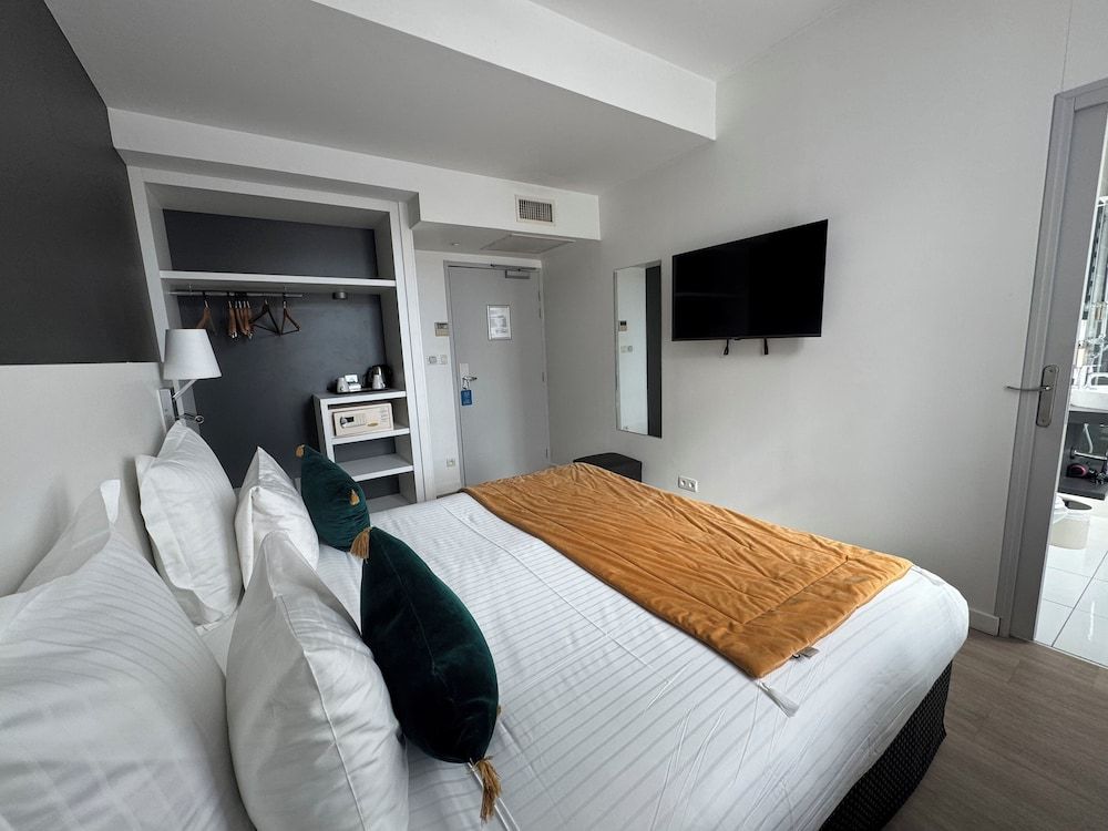 Best Western Blois Chateau Superior Room, 1 Queen Bed, Non Smoking 2