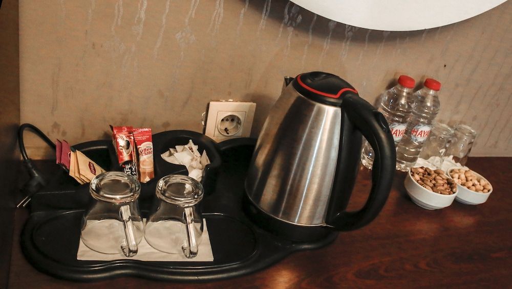 Letter Hotel Economy Room, No Windows 4