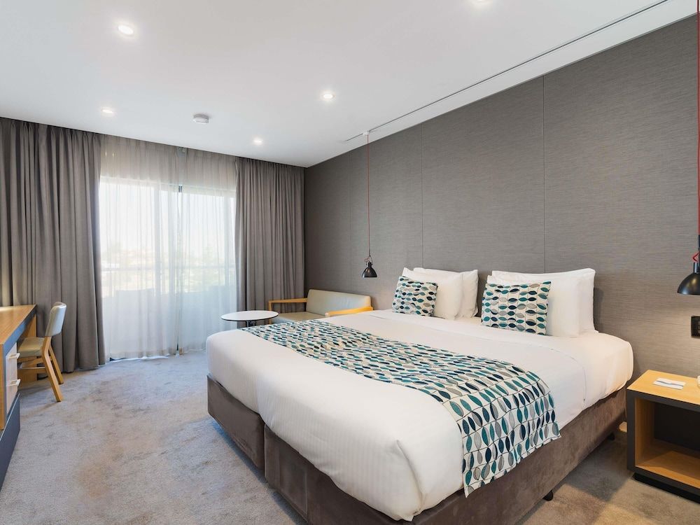 Deluxe Room, 1 King Bed, City View