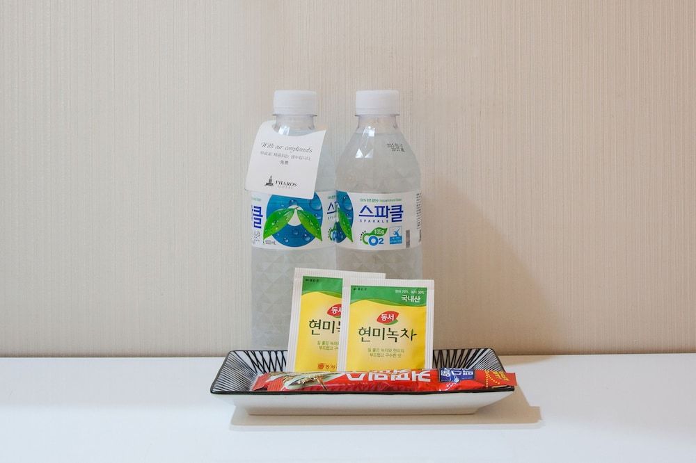 Pharos Hotel Superior Double Room (Bigger than most in Seoul) 9