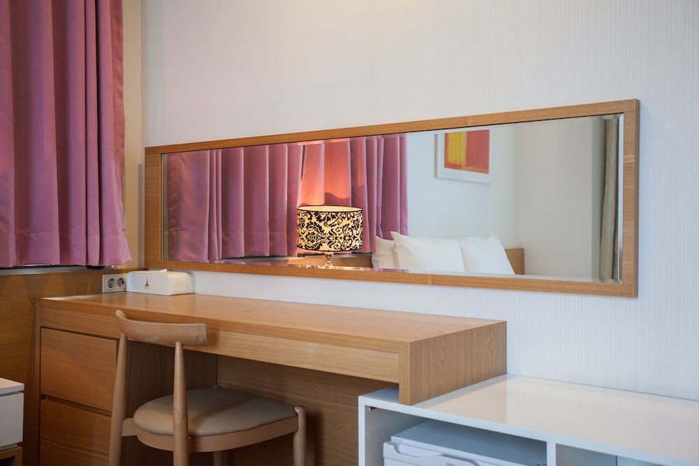 Pharos Hotel Standard Double Room (Bigger than most in Seoul) 6