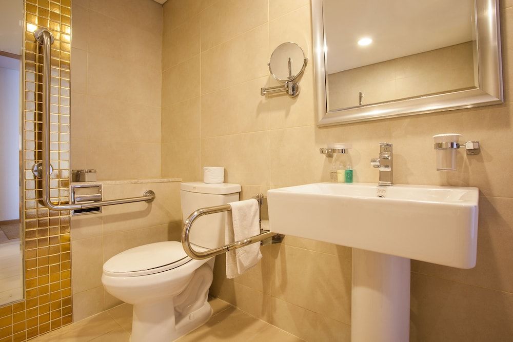 Pharos Hotel Standard Double Room (Bigger than most in Seoul) 10