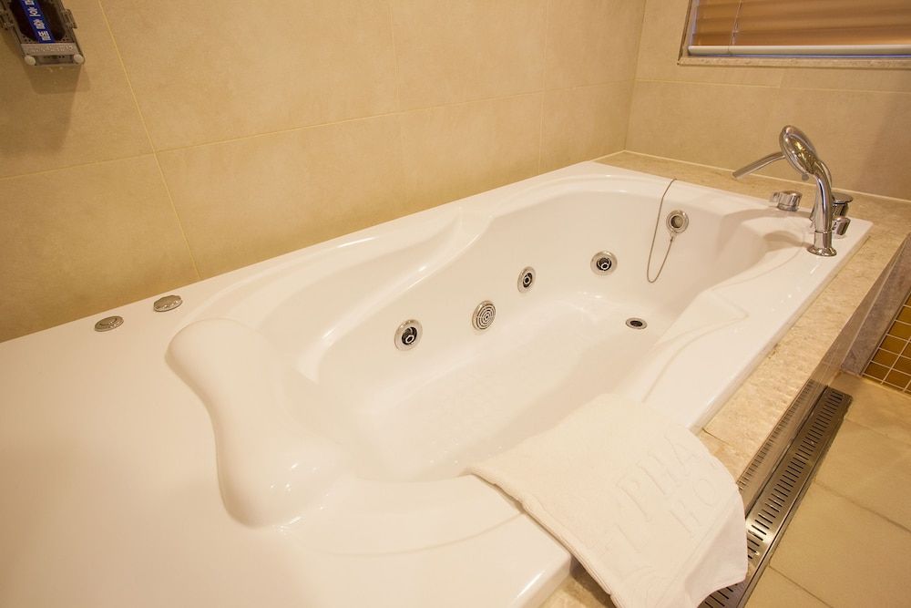 Pharos Hotel Standard Double Room (Bigger than most in Seoul) 11