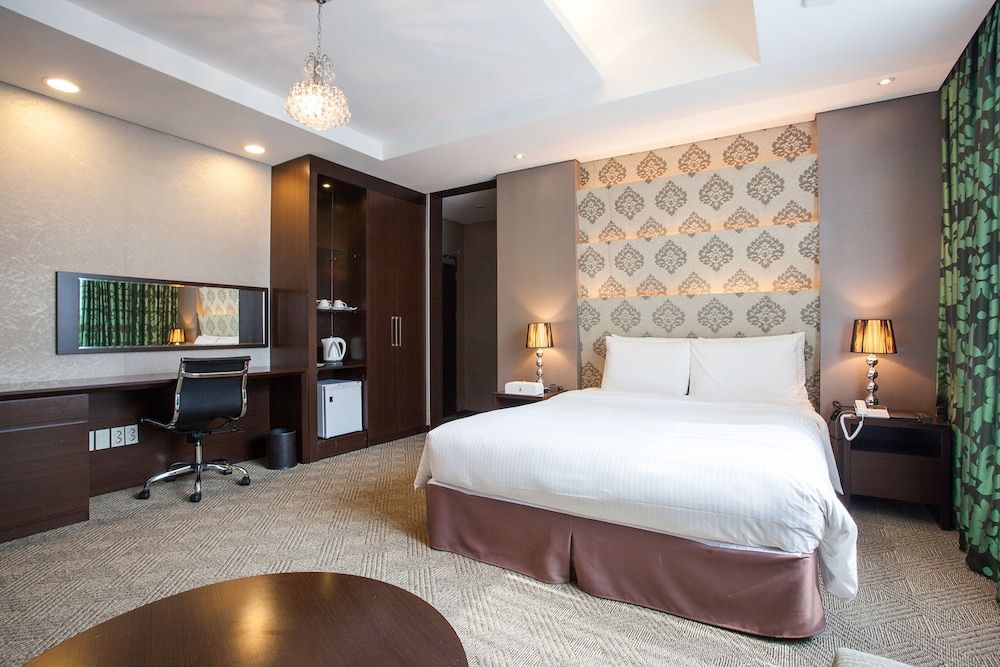 undefined Pharos Hotel 4