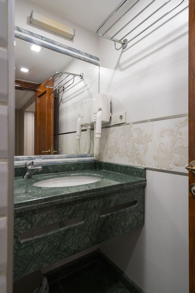 Moss Suites Hotel Deluxe Suite 4