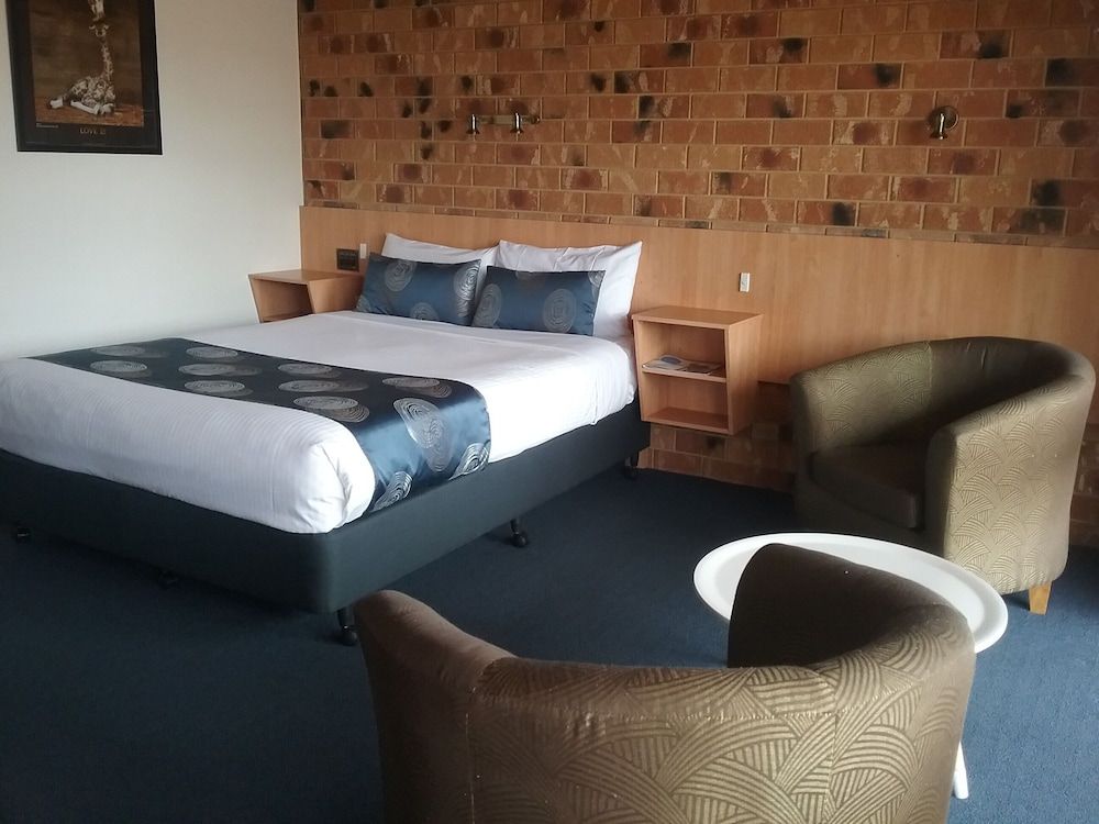 Werribee Park Motor Inn Superior Spa Suite 4
