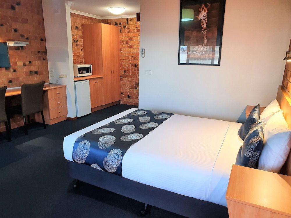 Werribee Park Motor Inn Superior Spa Suite 2