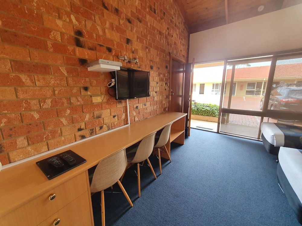 Werribee Park Motor Inn Triple Room 5
