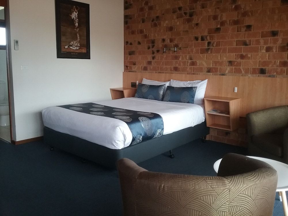 Werribee Park Motor Inn Superior Spa Suite 5