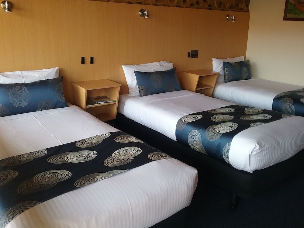 Werribee Park Motor Inn Triple Room 2