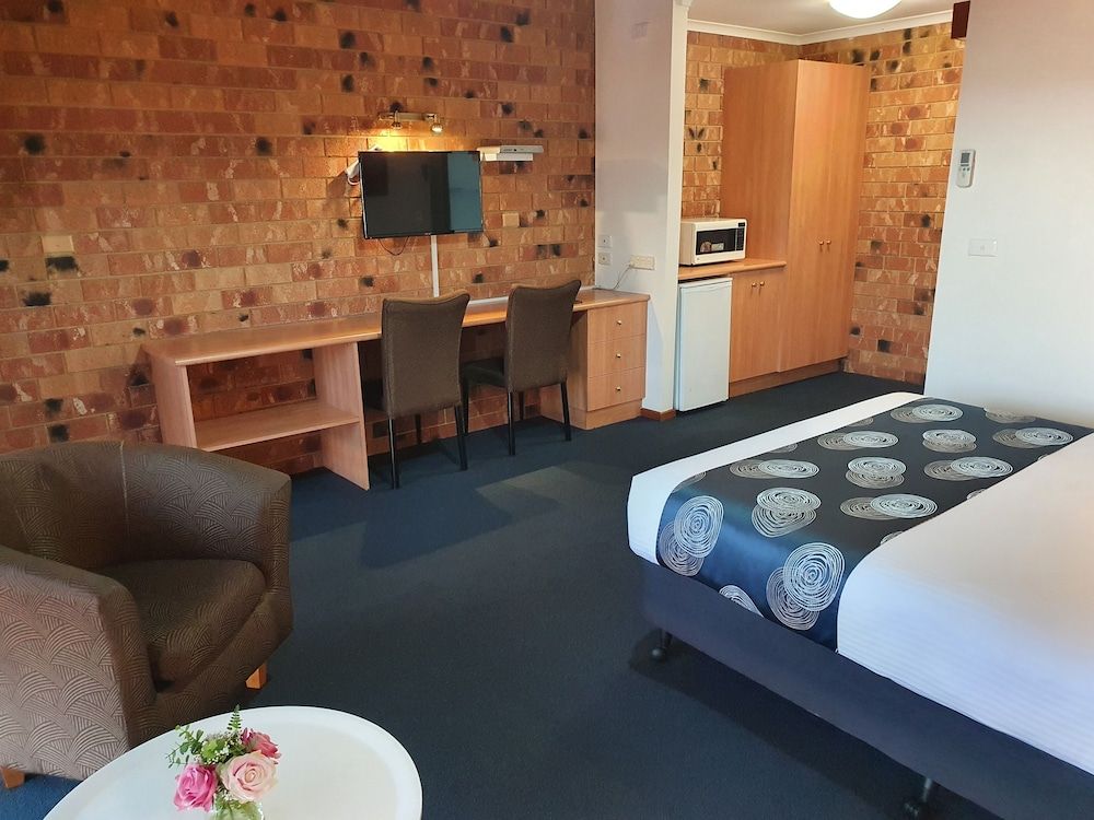 Werribee Park Motor Inn Superior Spa Suite 3
