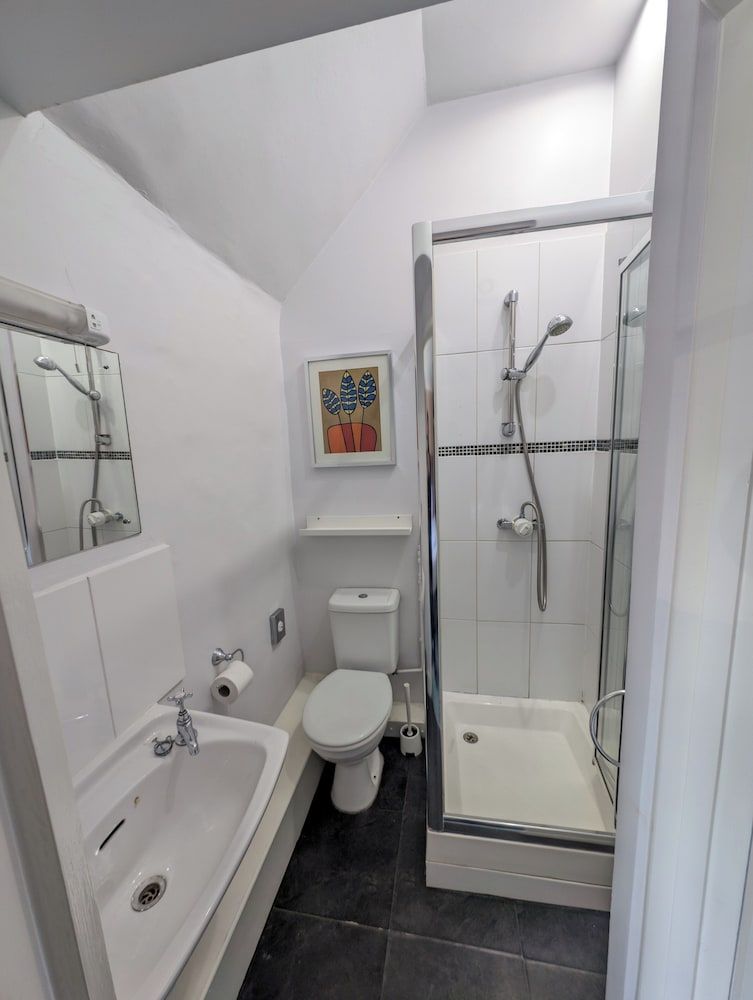 Northover Manor Hotel Standard Double Room, Ensuite 4