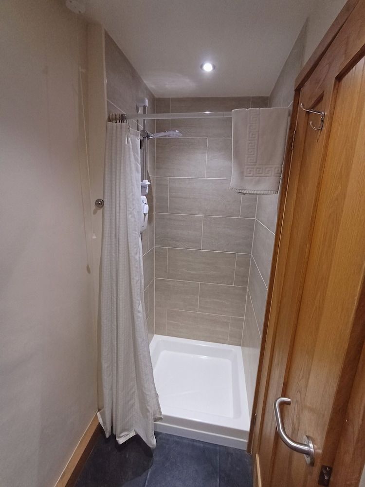 Northover Manor Hotel Economy Double Room, Ensuite 3