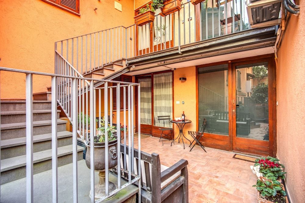 undefined Tritone Top House 8