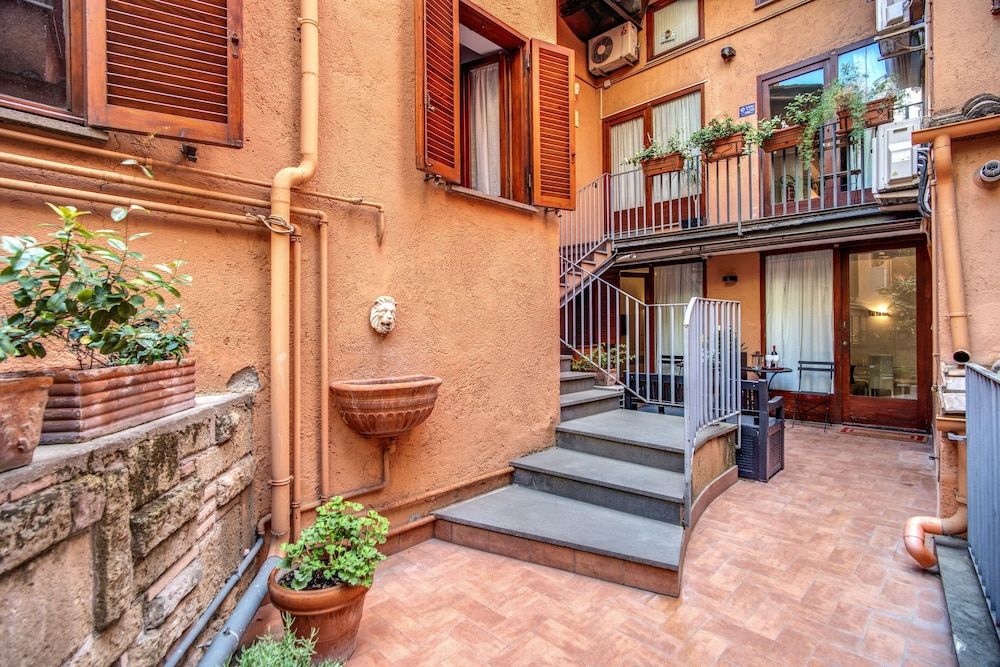 undefined Tritone Top House 7