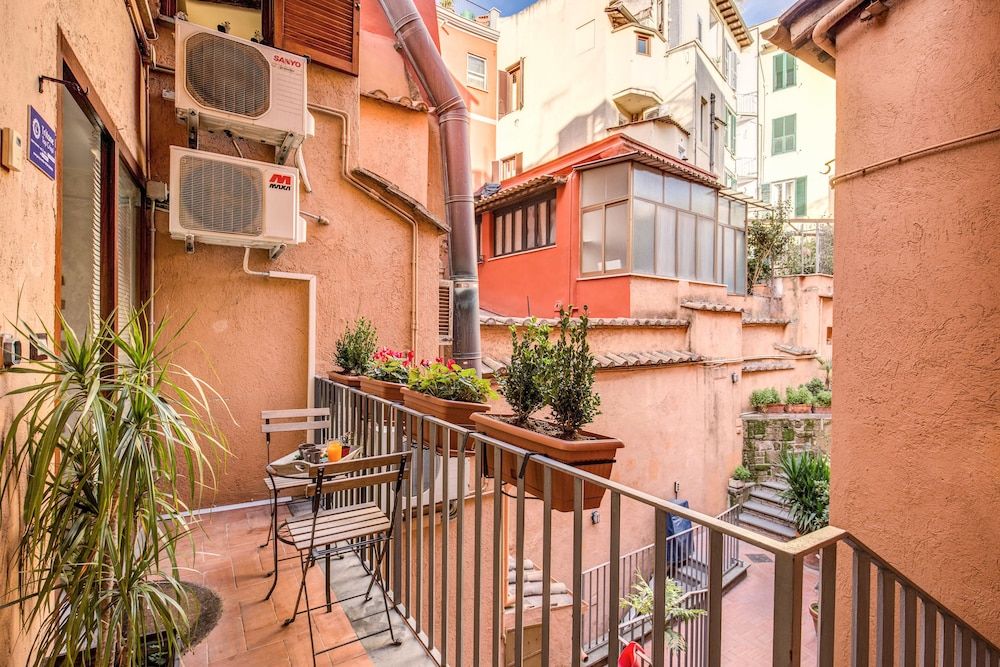 undefined Tritone Top House 6