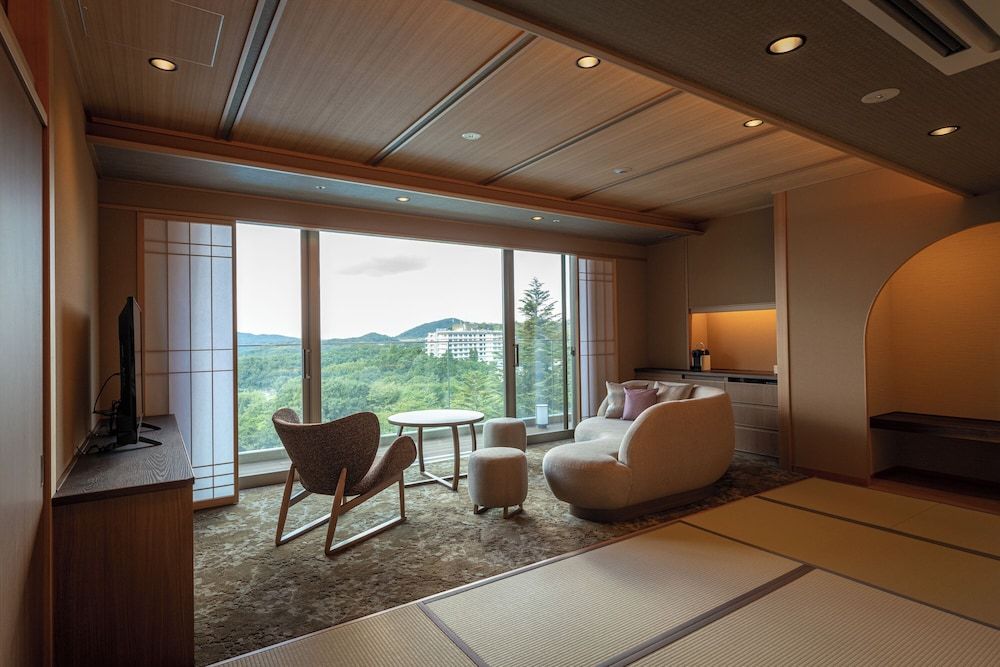 Japanese and Western Style Room 3-6F,Special Kaiseki w/Kobe Beef,Non Smoking(Meal in the Restaurant)