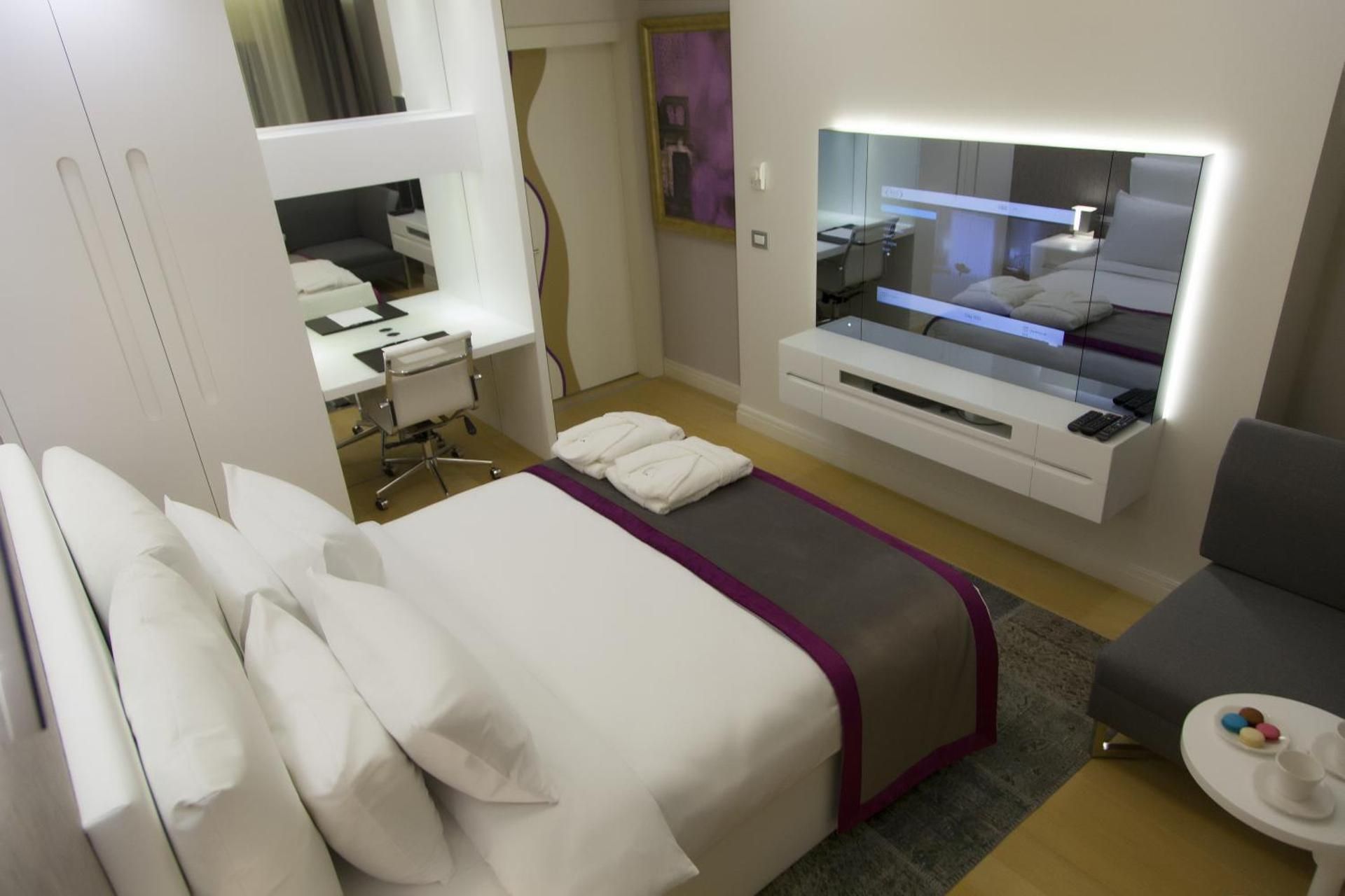 undefined The Leos Residence 7