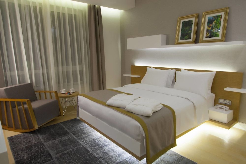 The Leos Residence Deluxe Apartment, 1 Bedroom, Kitchen, City View 2