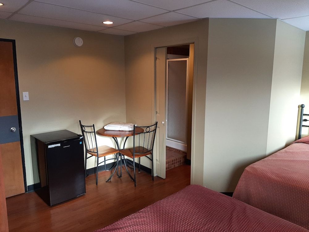 Twin Room, 2 Twin Beds, Private Bathroom
