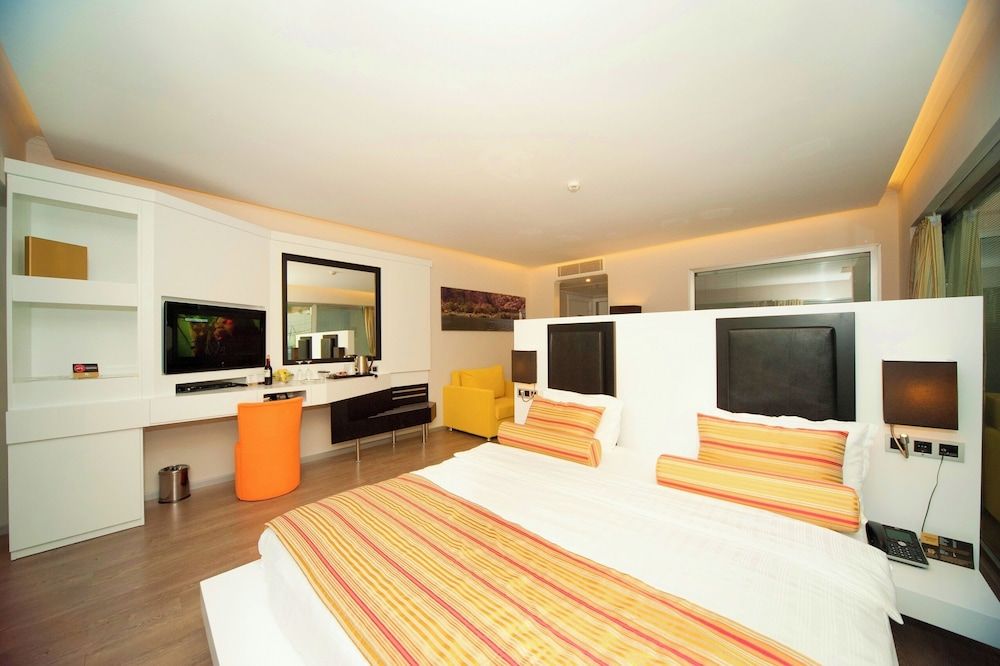 Superior Room, Jetted Tub