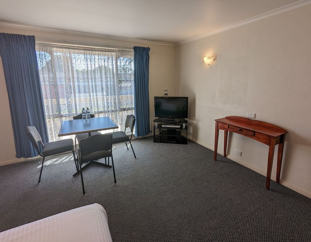 Arkana Motor Inn & Terrace Apartments Executive Room 4