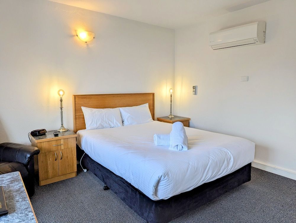 Standard Room, 1 Queen Bed