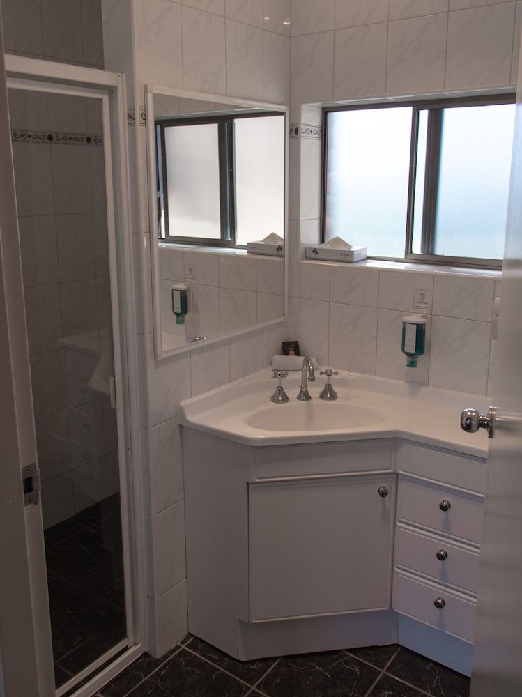 Arkana Motor Inn & Terrace Apartments Executive Room, 1 King Bed 2