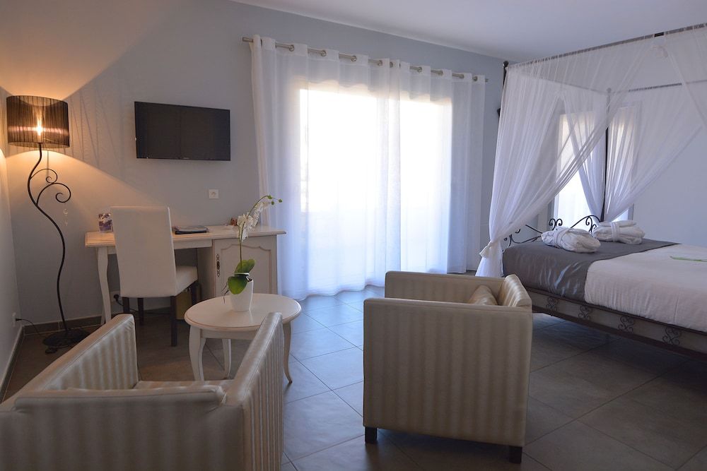 A Madonetta Signature Suite (Madonetta) 2
