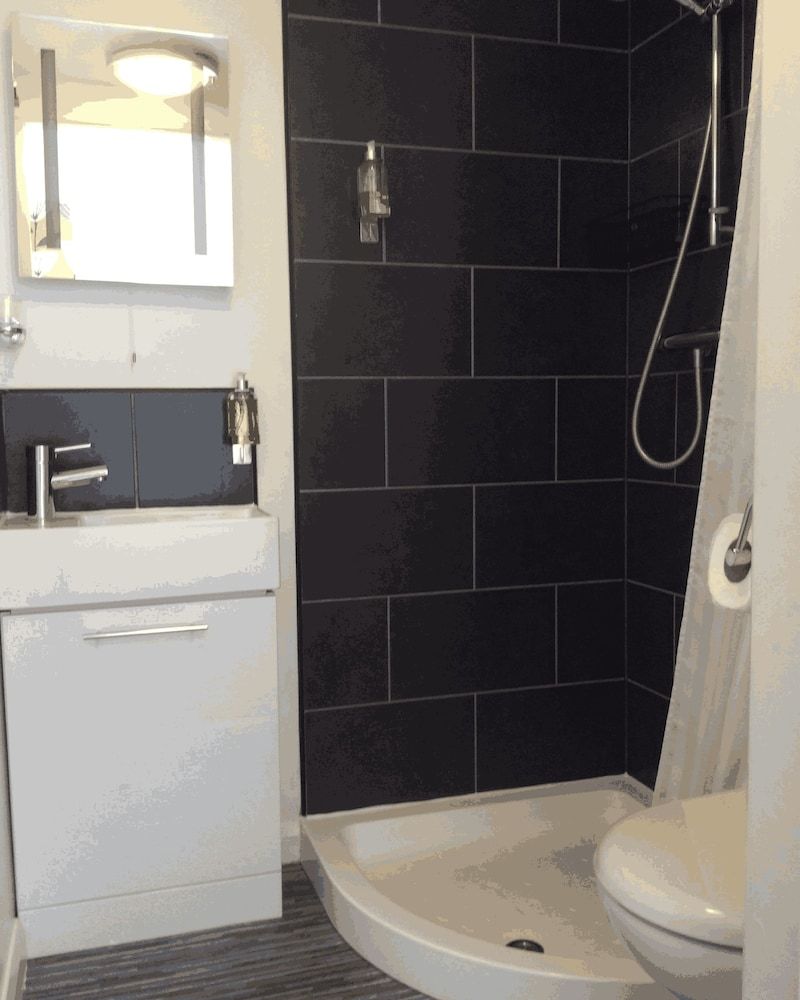 Double Room, Ensuite (Small)