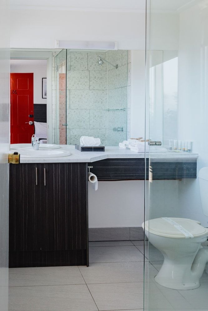 Comfort Inn Traralgon Room, 2 Twin Beds, Accessible, Non Smoking (Efficiency, Upgrade) 6