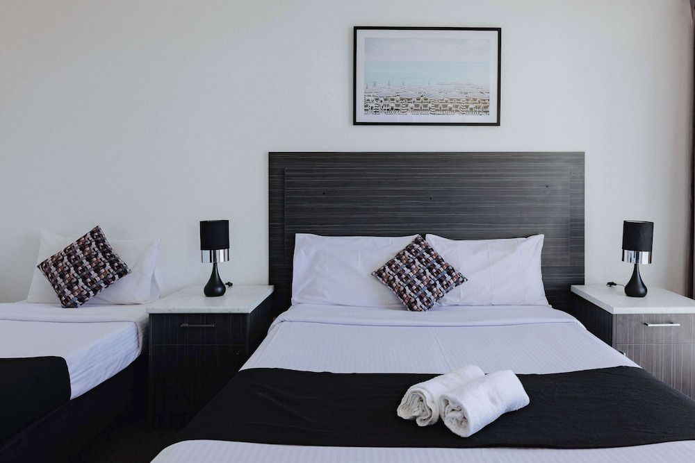 Comfort Inn Traralgon Room, 2 Twin Beds, Accessible, Non Smoking (Efficiency, Upgrade) 3