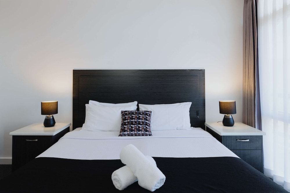 Comfort Inn Traralgon Deluxe Room, 1 King Bed 4