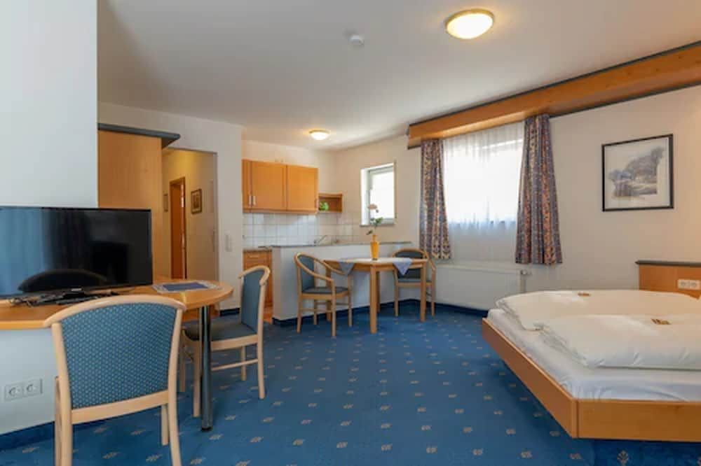 Residenz Royal Deluxe Double Room 3