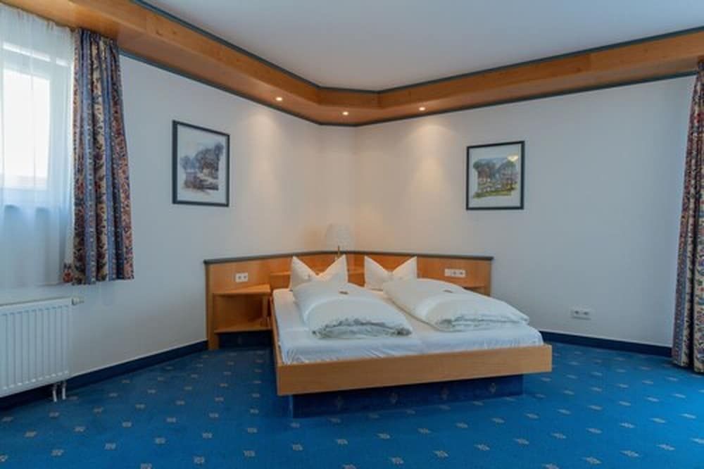 Residenz Royal Deluxe Double Room 2